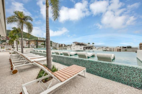 Downtown Condo Sea View Roof Pool Gym Rec Room